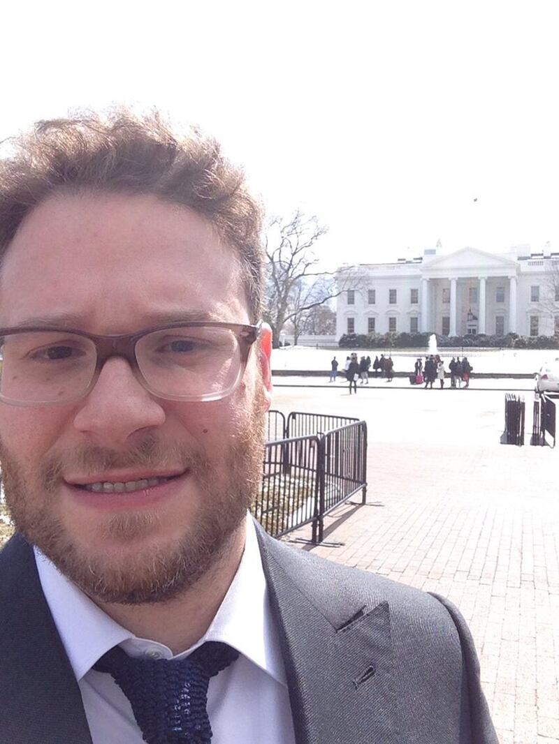 galleries/2014/03/02/oprah-lena-dunham-the-week-s-best-celebrity-selfies-photos/140228-selfies-sethrogen_dda1va