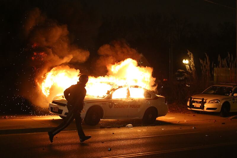 galleries/2014/11/24/fury-at-the-ferguson-decision-photos/141124-ferg-20_f4rfke