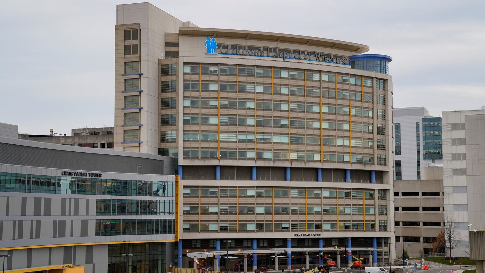 2021-11-24T143829Z_1323734598_RC201R9ICCN4_RTRMADP_3_WISCONSIN-PARADE_kunw5c