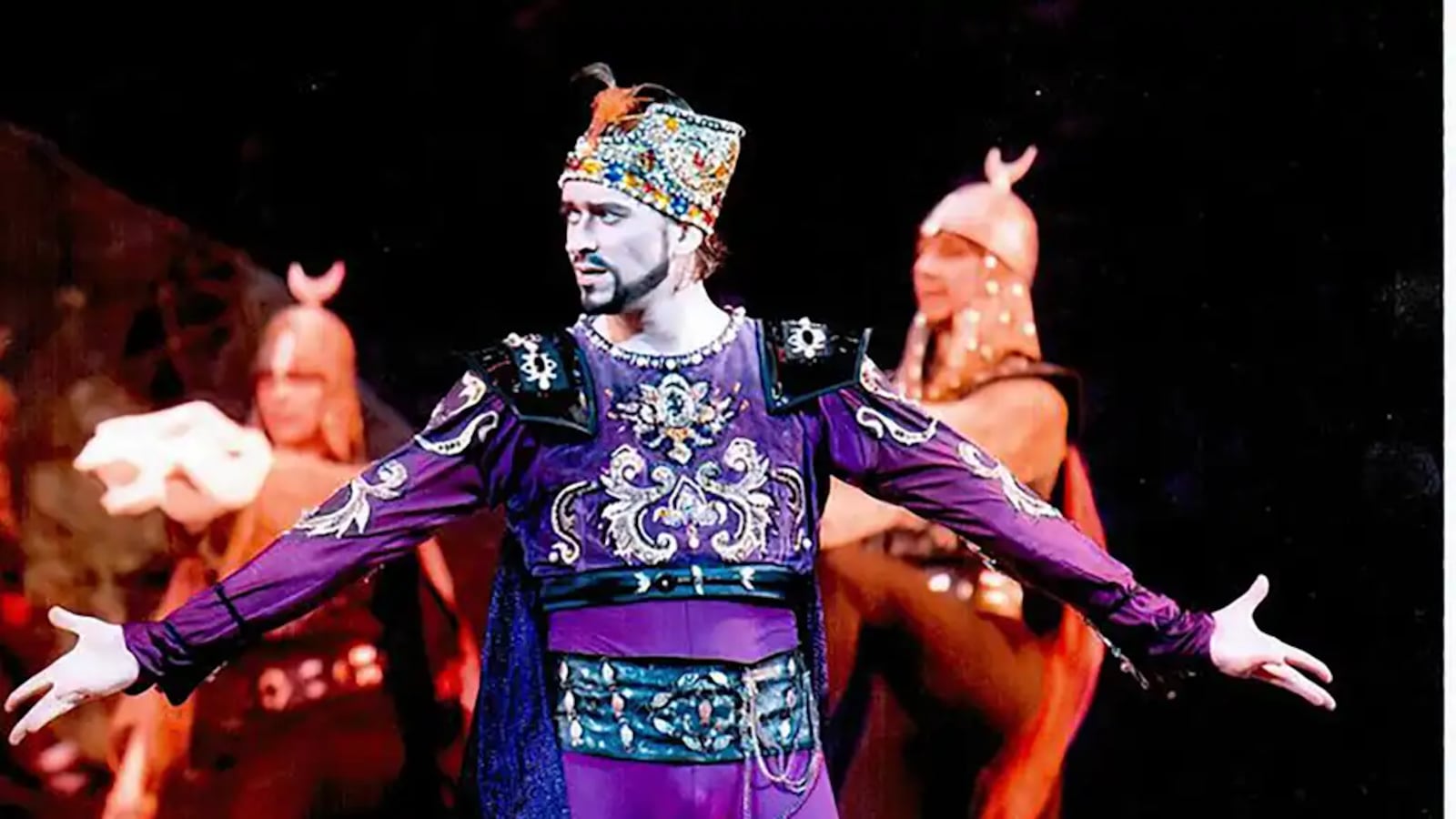 Artyom_Datsishin_-_3_-_east2west_news_zk5hga