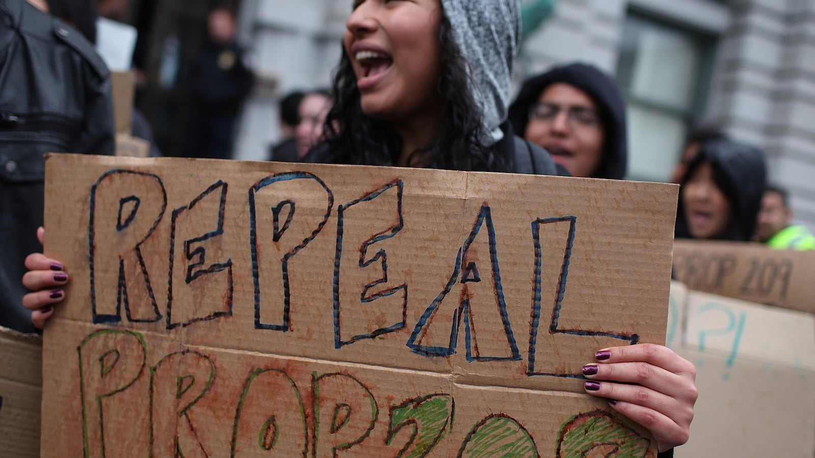 articles/2014/03/24/racial-support-to-keep-a-ban-on-race-in-place/140323-christie-race-tease_qpp4ps