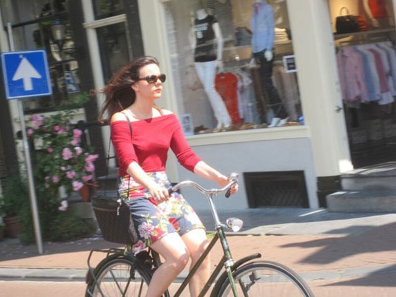 galleries/2010/09/03/girls-on-bikes/girls-on-bikes-4_rj1ne6