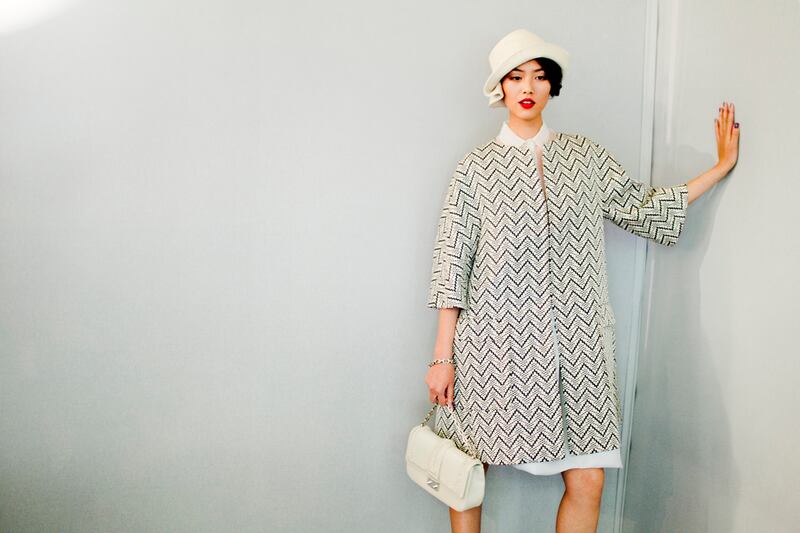 galleries/2011/10/06/backstage-paris-fashion-week-photos/backstage-paris-fashion-week-16_fnpt1g