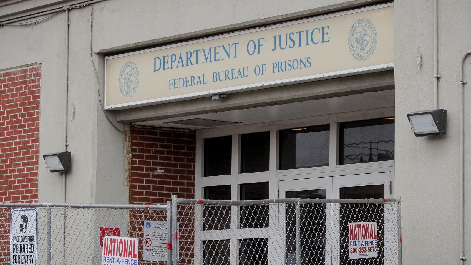 2020-12-08T175917Z_99286492_RC25JK9WB3S7_RTRMADP_3_HEALTH-CORONAVIRUS-USA-NEW-YORK_eej9x4