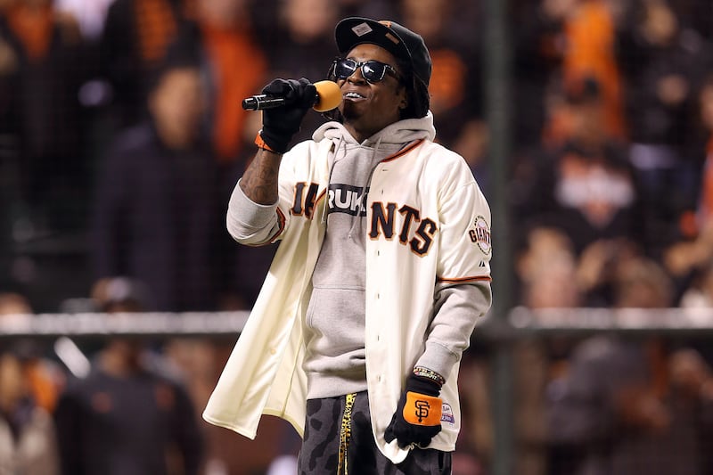 galleries/2012/10/27/eminem-zooey-deschanel-more-celebrity-world-series-fans-photos/lil-wayne-celebrity-world-series-fans_nllajl