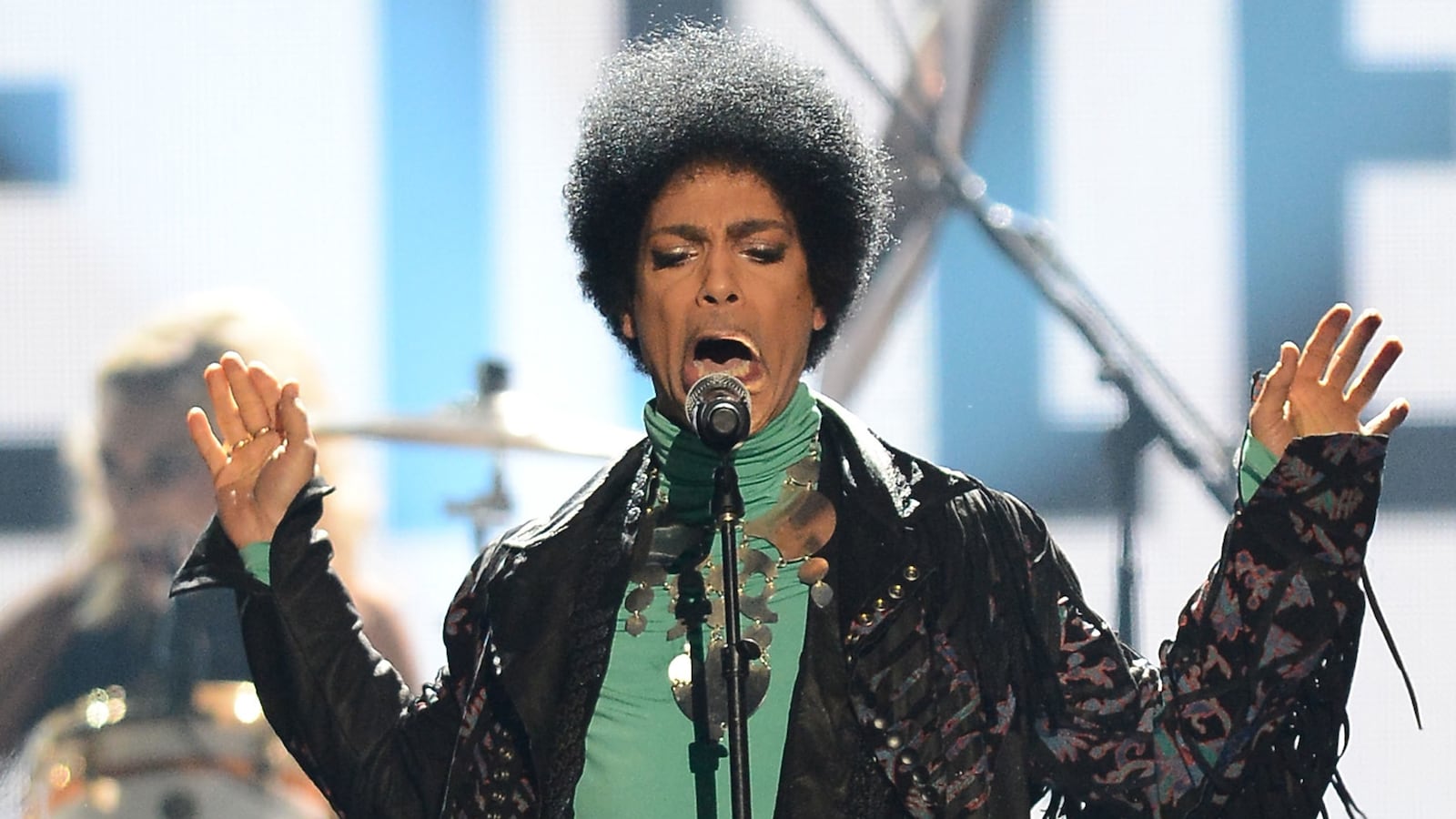 cheats/2013/08/14/prince-tweets-for-the-first-time/130814-prince-twitter-cheat_jdiqqw