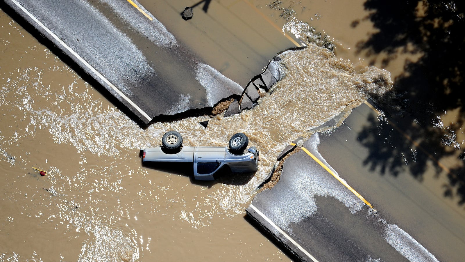 articles/2013/09/18/colorado-residents-fighting-to-save-their-flooded-homes/130916-haglage-flood-tease_zzkwkq