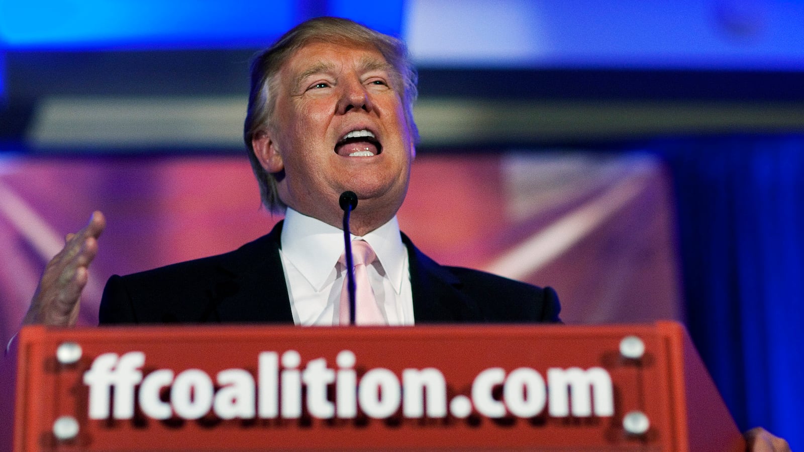 articles/2016/07/27/donald-trump-s-big-lie-about-the-law-that-threatens-christians/160726-johnston-trump-fake-religion-tease_wir7rq