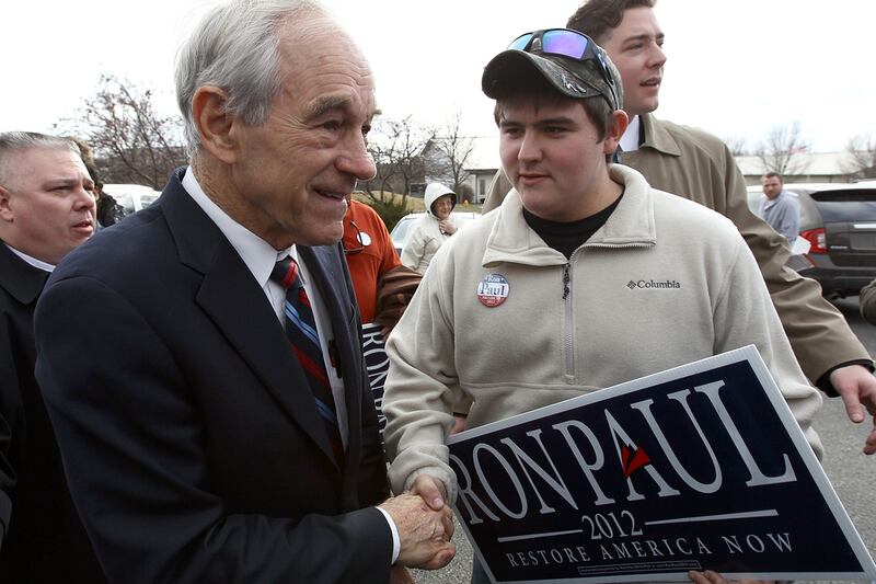 articles/2012/01/02/ron-paul-gives-des-moines-rally-attendees-a-chiding/ron-paul-warmth-deficit-grove_knkjwq