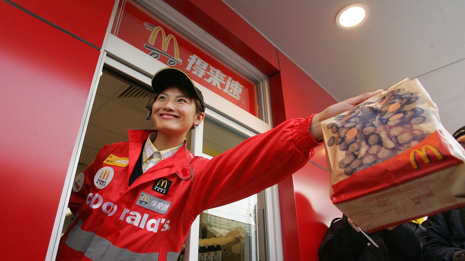 videos/2016/06/01/do-mcdonald-s-drive-thrus-discriminate-against-the-blind/160601-Place-blind-man-sues-mcdonalds-Tease_o0au6x