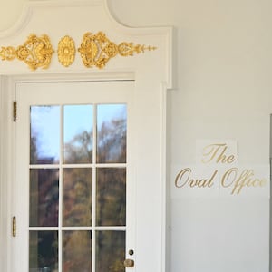 Temproary signage reading "The Oval Office" is displayed next to an entrance to the Oval Office at the White House in Washington, DC, on November 5, 2025. Pressident Donald Trump is traveling to Miami to speak at the America Business Forum. (Photo by SAUL LOEB / AFP) (Photo by SAUL LOEB/AFP via Getty Images)