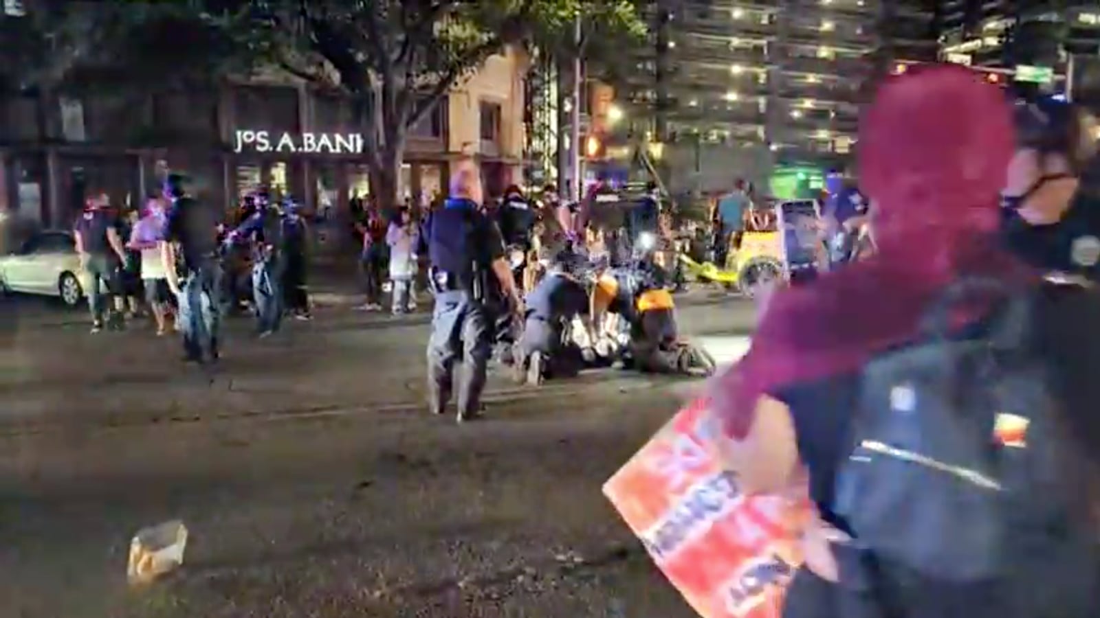 2020-07-26T073708Z_1098815491_RC2V0I9EWSNK_RTRMADP_3_GLOBAL-RACE-PROTESTS-AUSTIN-SHOOTING_1_khmxi1