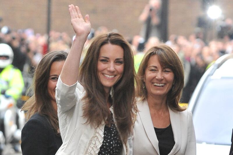 articles/2013/12/02/wiliam-and-kate-to-ask-carole-to-accompany-them-on-royal-tour/130420-duchess-baby-mom-witw-cheat_m6aeda