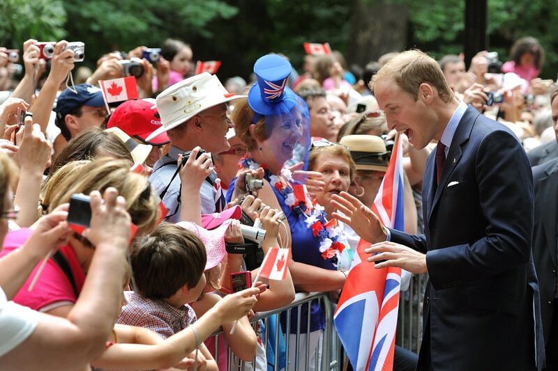 galleries/2011/07/01/royal-tour-of-canada-and-the-united-states/royal-tour-canada-william-fans_qtzdjn
