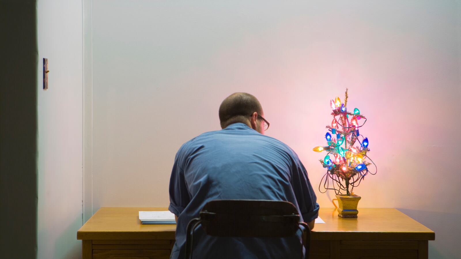 articles/2013/12/24/christmas-misfits-unite/131224-christmas-misfit-london-tease_t2kjs3