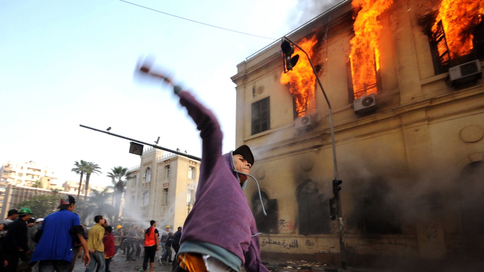 cheats/2011/12/17/10-killed-in-cairo-riots/egypt-protesters-cheat_vfxg9i