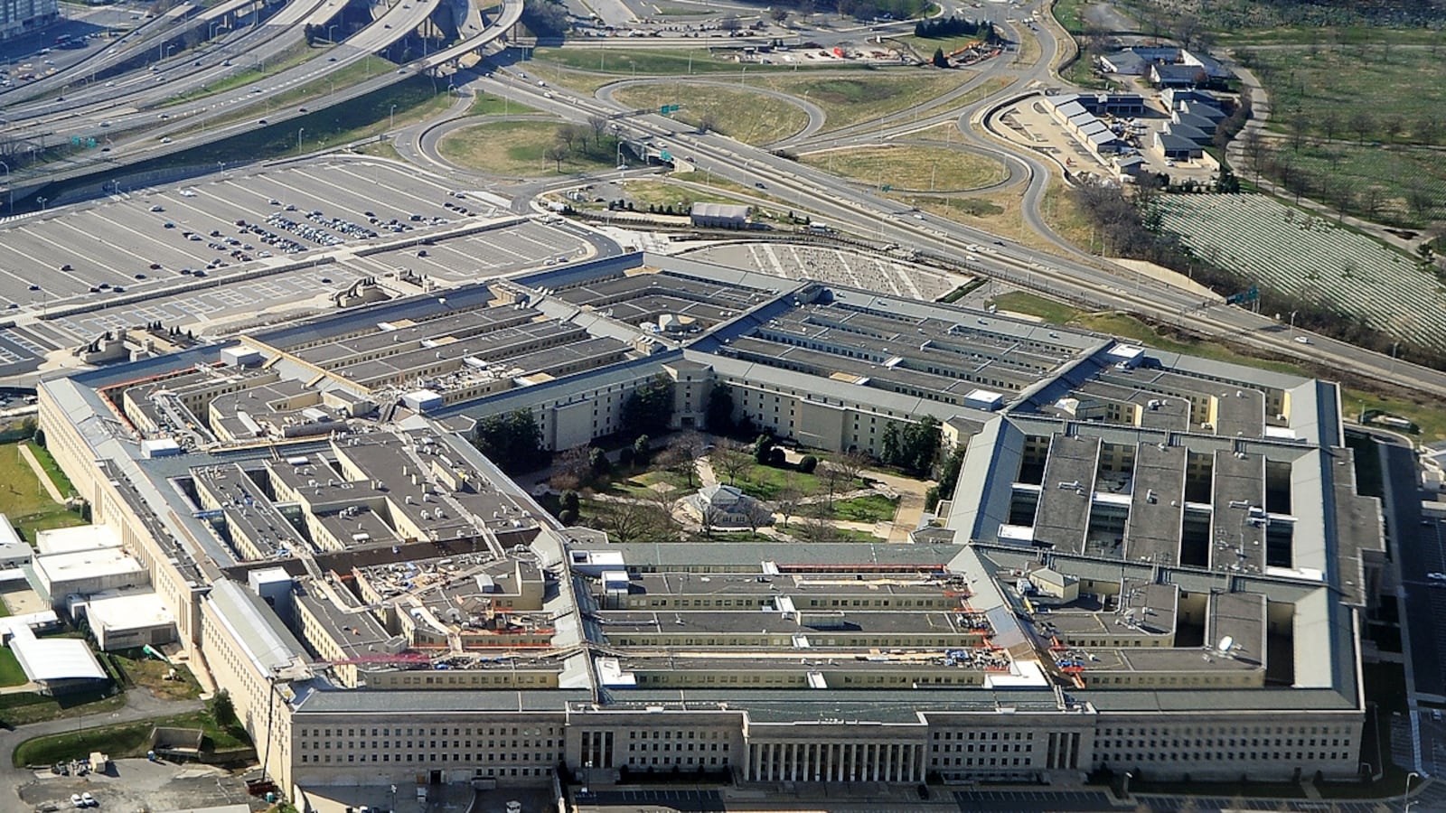 cheats/2012/12/30/pentagon-prepping-for-furloughs/pentagon-aerial-cheat_u48jts