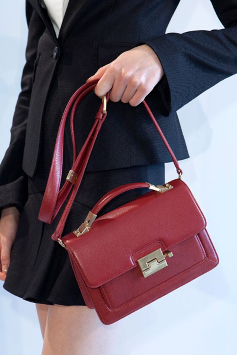 galleries/2011/10/07/evolution-of-the-handbag-photos/handbag-trends-11-zoe_pbjtbo