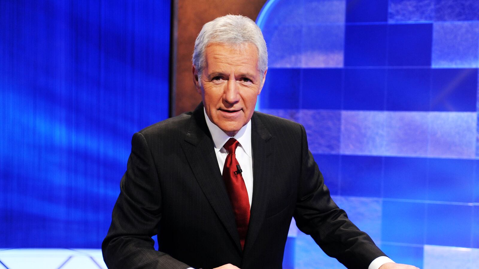 171031-stern-trebek-tease_z5qemg