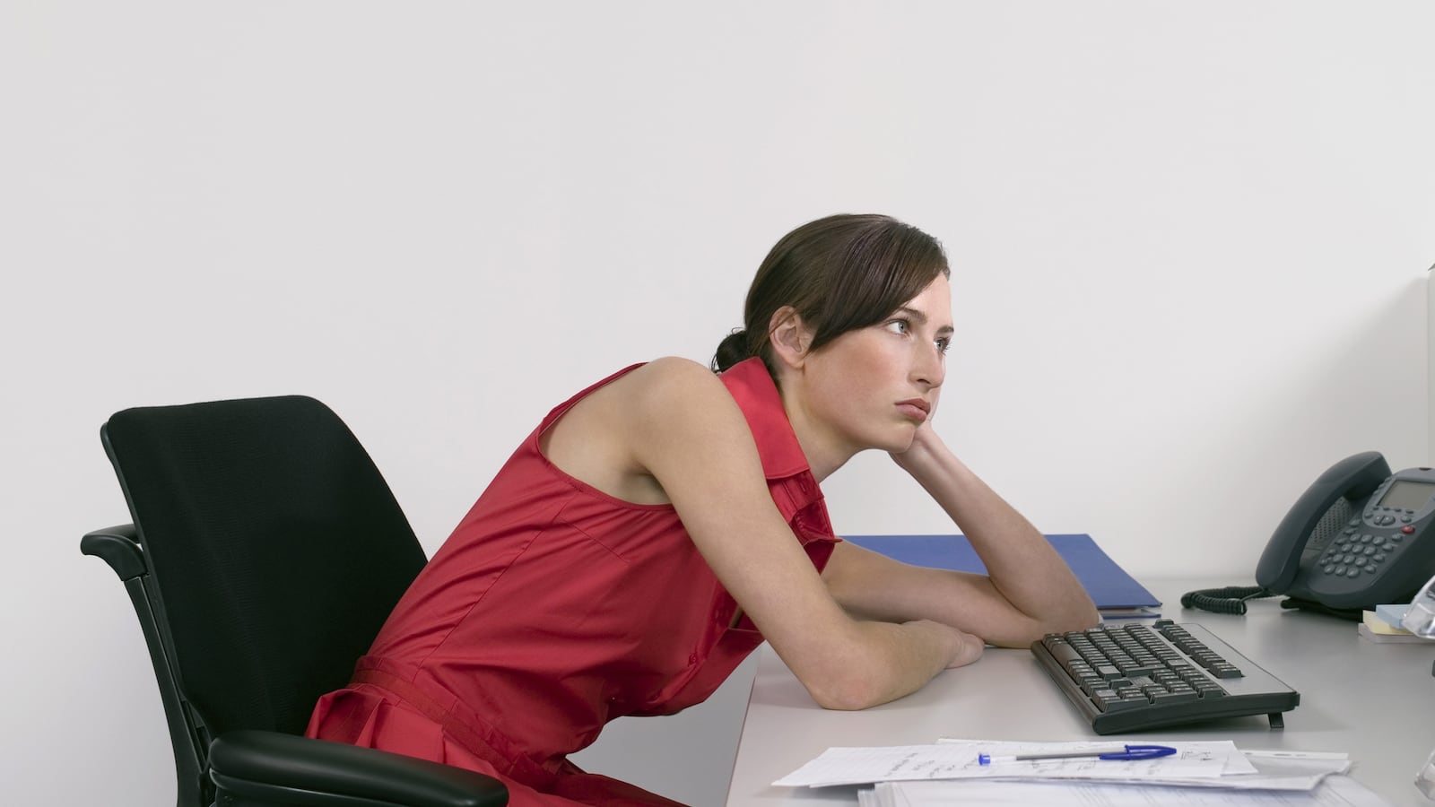 articles/2014/08/26/lumo-lift-vibrates-you-into-better-posture/140826-ferenstein-posture-tease_of0kc2