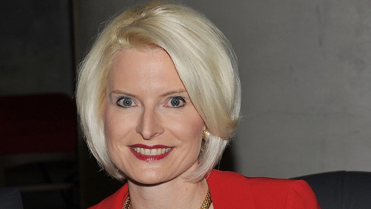 articles/2011/06/10/callista-gingrich-joins-gop-s-worst-wives-club/callista-gingrich1-latimer_b5ucaz