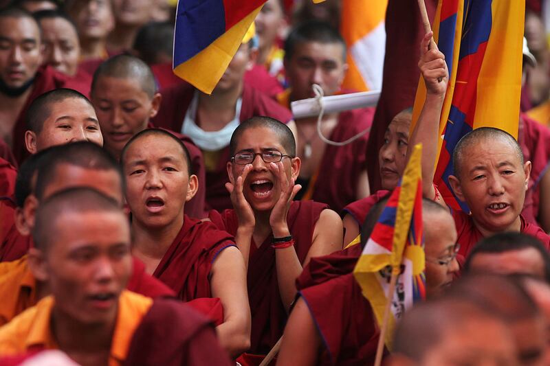 articles/2011/11/12/tibetan-leaders-struggle-to-cope-with-spate-of-self-immolations/tibetan-monks-fire-liu_s6xdje