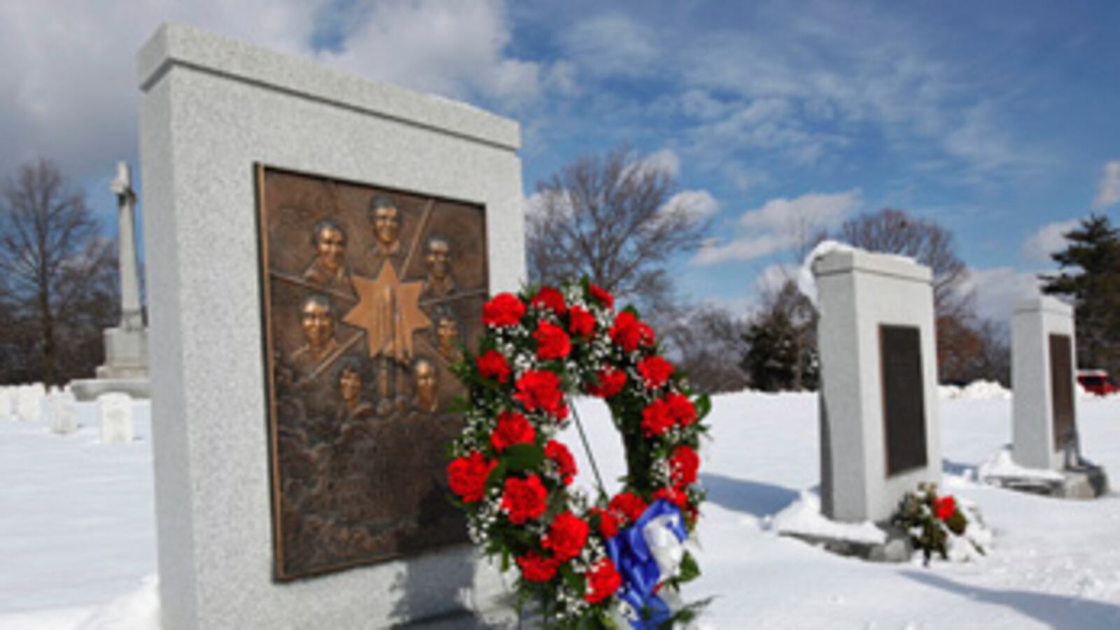 cheats/2011/01/28/nasa-marks-challenger-anniversary/challenger-memorial_fqd5vh