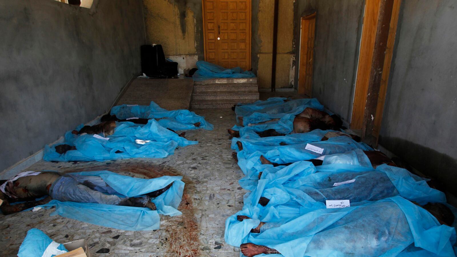 cheats/2011/08/26/bodies-pile-up-in-libyan-hospital/libya-dead-bodies-hospital-cheat_mtfbw1