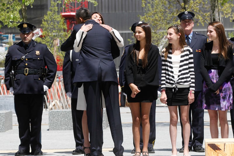 galleries/2011/05/05/obama-visits-ground-zero/obama-gound-zero-09_vdsqym