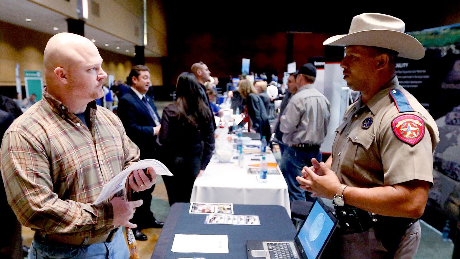 articles/2013/04/08/after-soldiering-a-challenging-transition-into-civilian-work/130405-larson-unemployed-vet-tease_zkktel