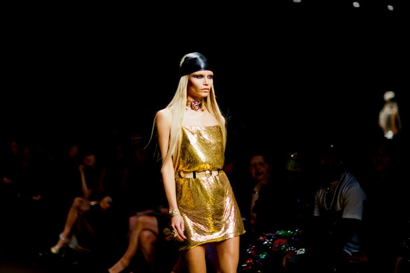 galleries/2011/11/09/versace-for-h-m-photos-from-fashion-show-with-nicki-minaj-prince/runway-gold-versace-hm-fashion-show_ymp4yi