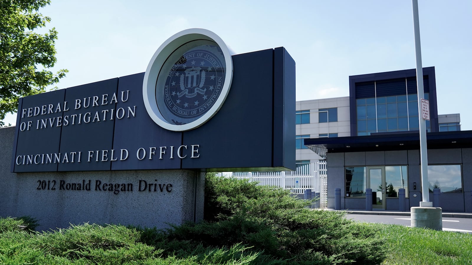 2022-08-11T172111Z_143446145_RC2FUV9D7296_RTRMADP_3_USA-FBI-OHIO_r21p1g