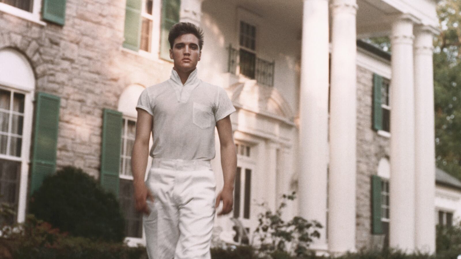 A woman has pleaded guilty to a federal count of mail fraud for orchestrating a plot to defraud Elvis Presley’s family which involved a threat to auction off his Graceland estate.