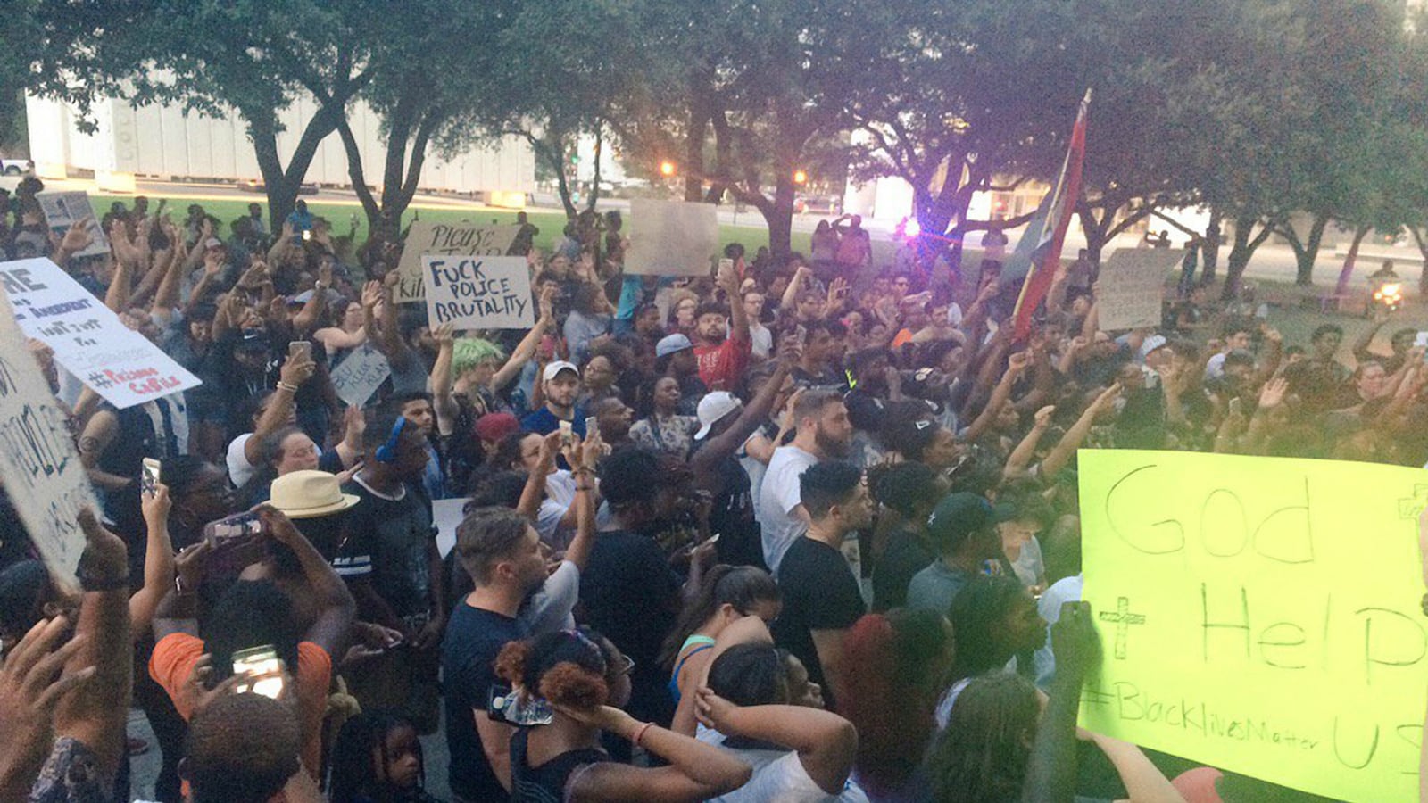 cheats/2016/07/08/dallas-pd-suspect-may-have-planted-bomb/160707-dallas-shooting-bomb-cheat_g9xmrs