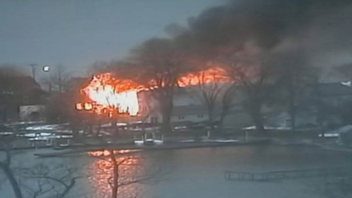 cheats/2012/12/24/two-firefighters-killed/webster-fire-firefighters-shot-cheat-screamer_kkbqlp