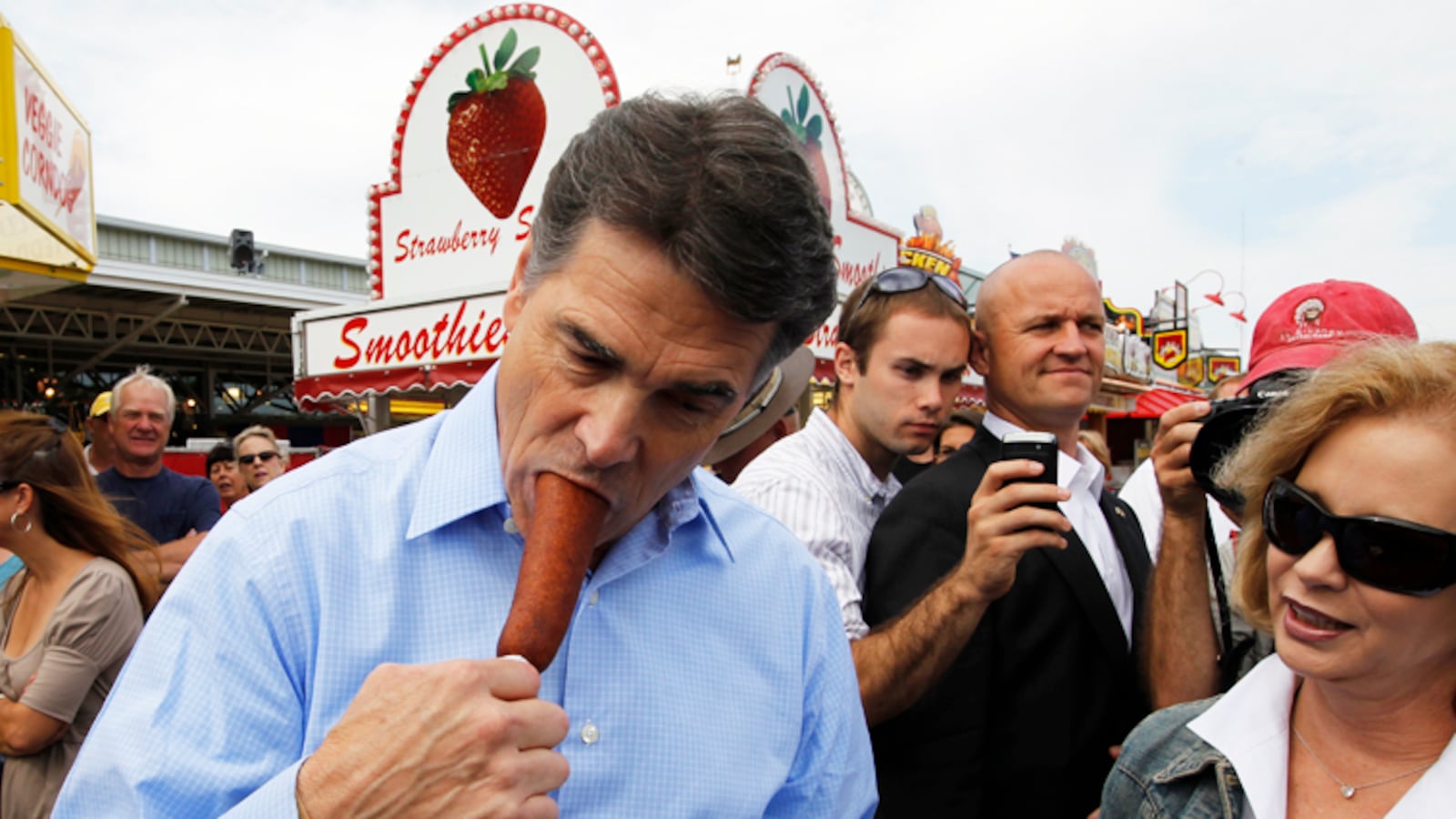 galleries/2011/08/17/politicians-eating-corn-dogs-and-other-foods-on-a-stick/politicians-corn-dogs-rick-perry_wnkgug