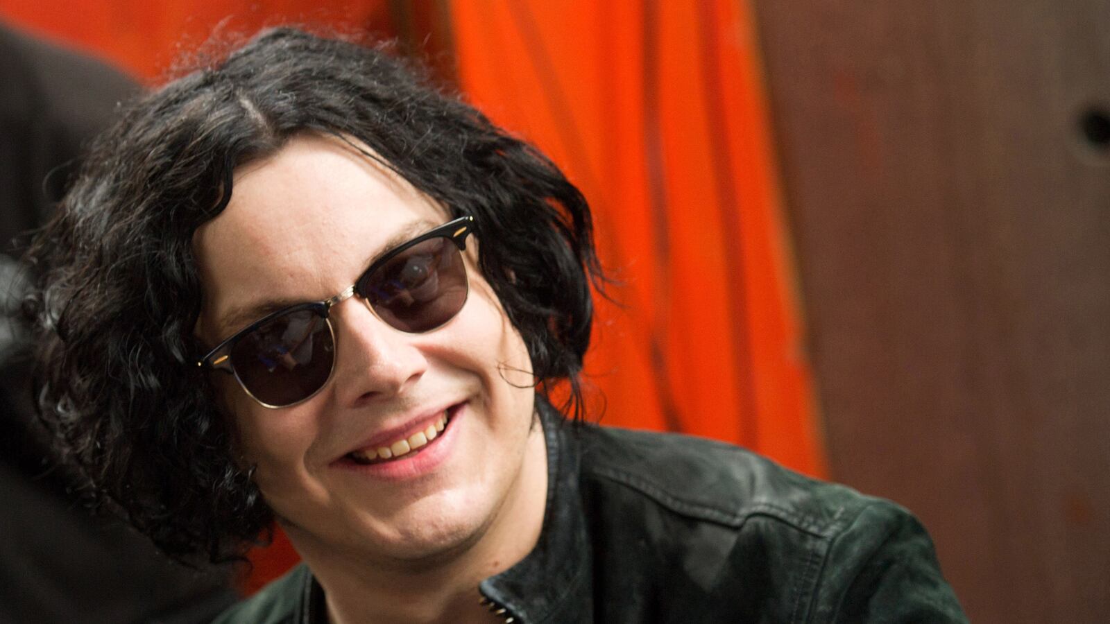 articles/2014/05/31/jack-white-apologizes-for-trashing-meg-white-adele-the-black-keys-lana-del-rey-etc/jack-white-grammy-nominations-2012_ndsq9v