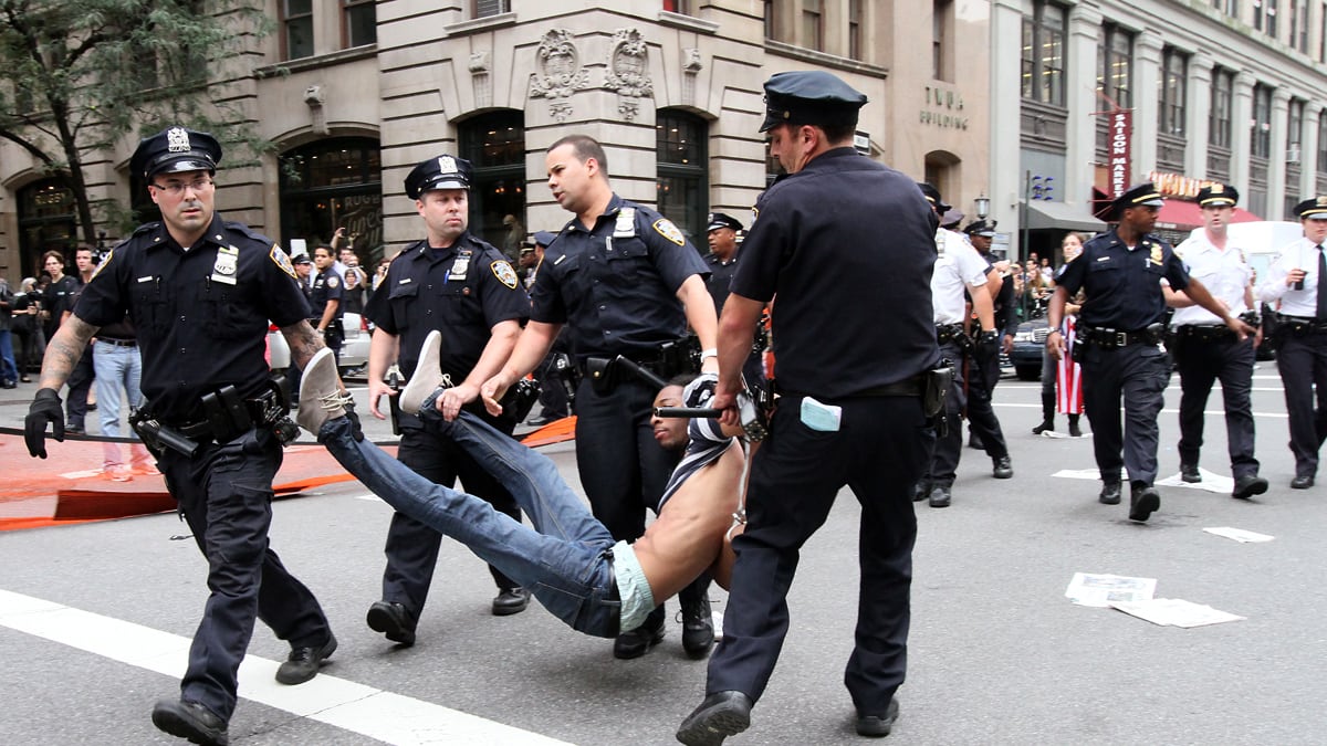 cheats/2011/09/24/occupy-wall-street-tweets-crackdown/occupy-wall-street-cheat_kxmpce