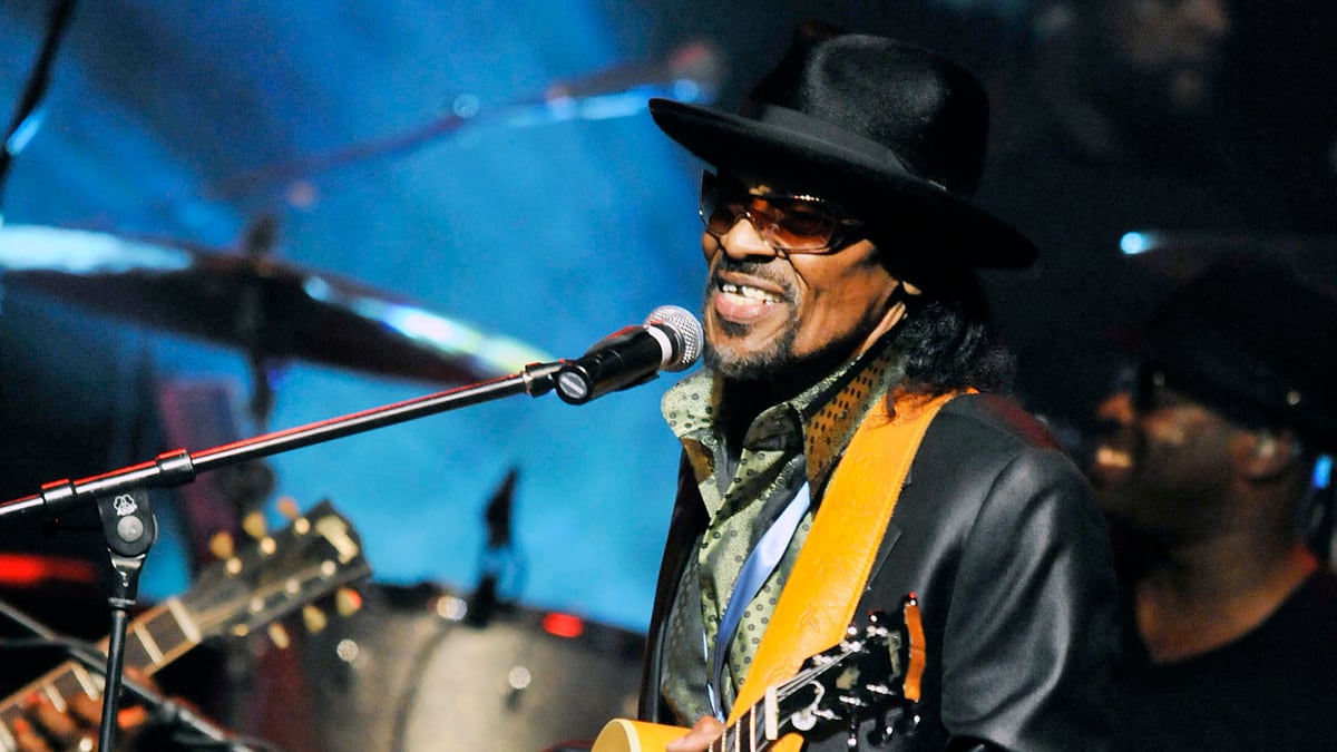 cheats/2012/05/16/chuck-brown-dead-at-75/chuck-brown-dies-cheat_izple2