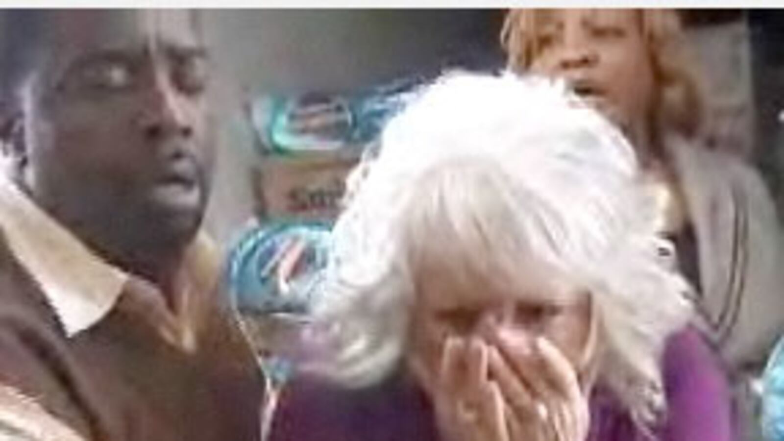 cheats/2009/11/24/paula-deen-okay-after-ham-accident/paula-deen_kfbcop