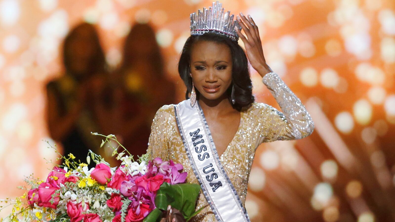 cheats/2016/06/06/army-reserve-officer-crowned-miss-usa/160606-miss-usa-cheat_eaxaki