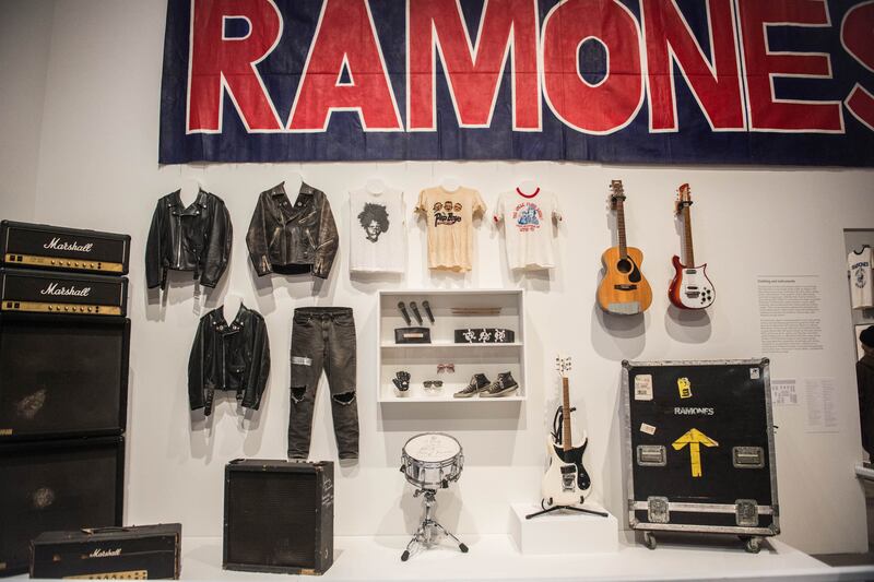 articles/2016/04/12/a-museum-is-the-worst-place-to-celebrate-punk-and-the-ramones/160411-supernova-ramones-embed2_e06ksd