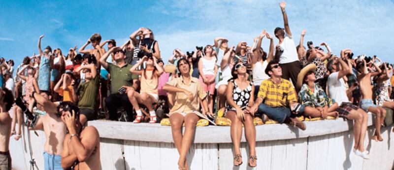 galleries/2009/07/03/the-1-000-coffee-table-book/moonfire-6_oaz35n