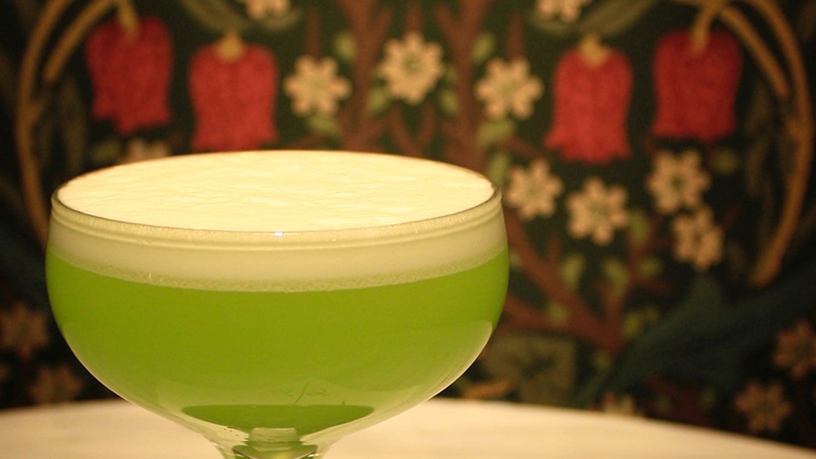 articles/2016/03/27/make-these-incredible-edible-egg-cocktails/160518-rothbaum-easter-crunk-tease_f8c03d