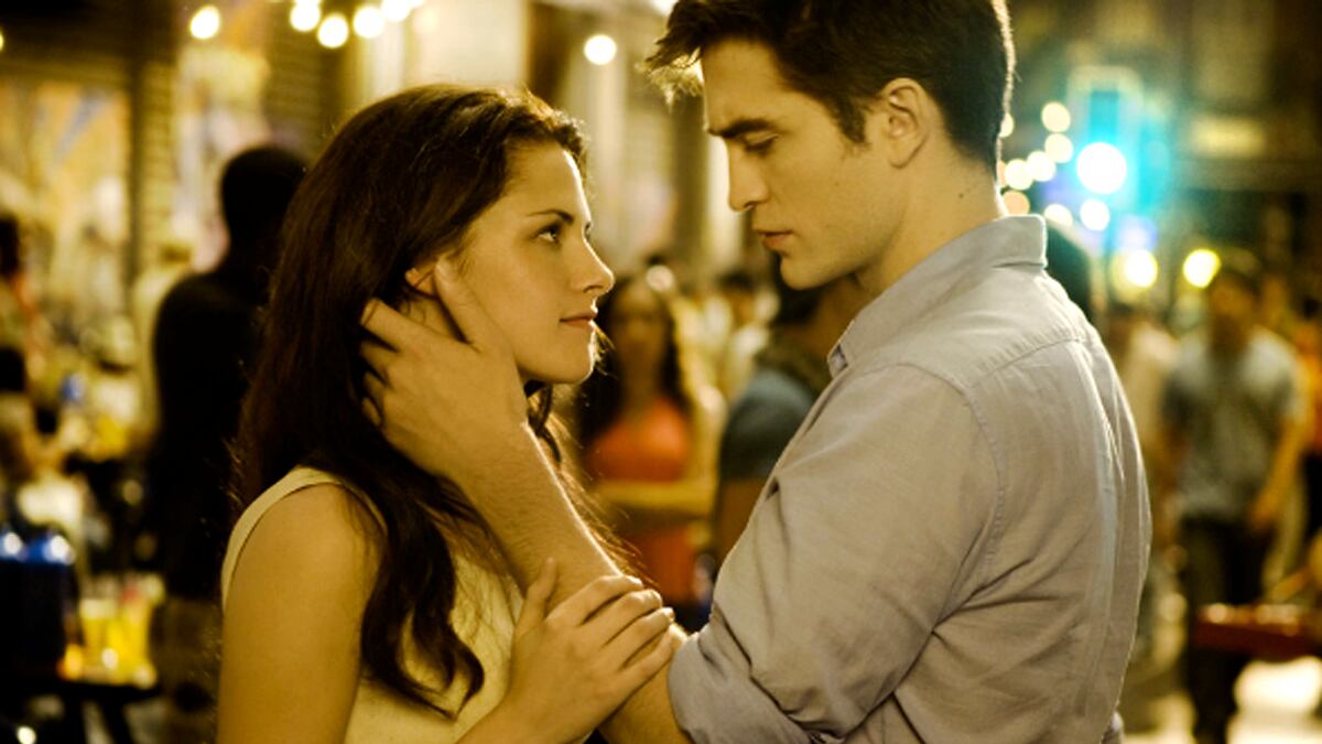 cheats/2011/11/26/breaking-dawn-tops-box-office/twilight-box-office-cheat_szmpkc