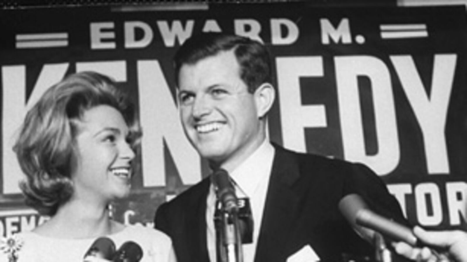 galleries/2009/07/02/a-senator-and-his-cherished-issues/ted-kennedy-senate-years-12_pgbtdx