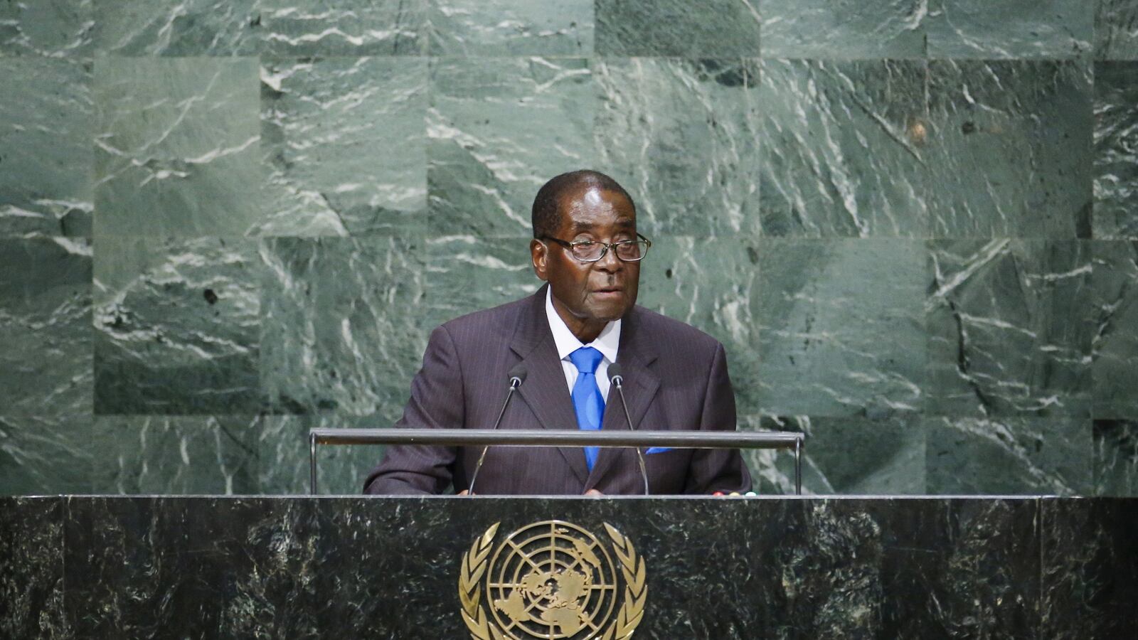 cheats/2015/09/28/robert-mugabe-to-un-we-are-not-gays/150928-mugabe-cheat_phtjur