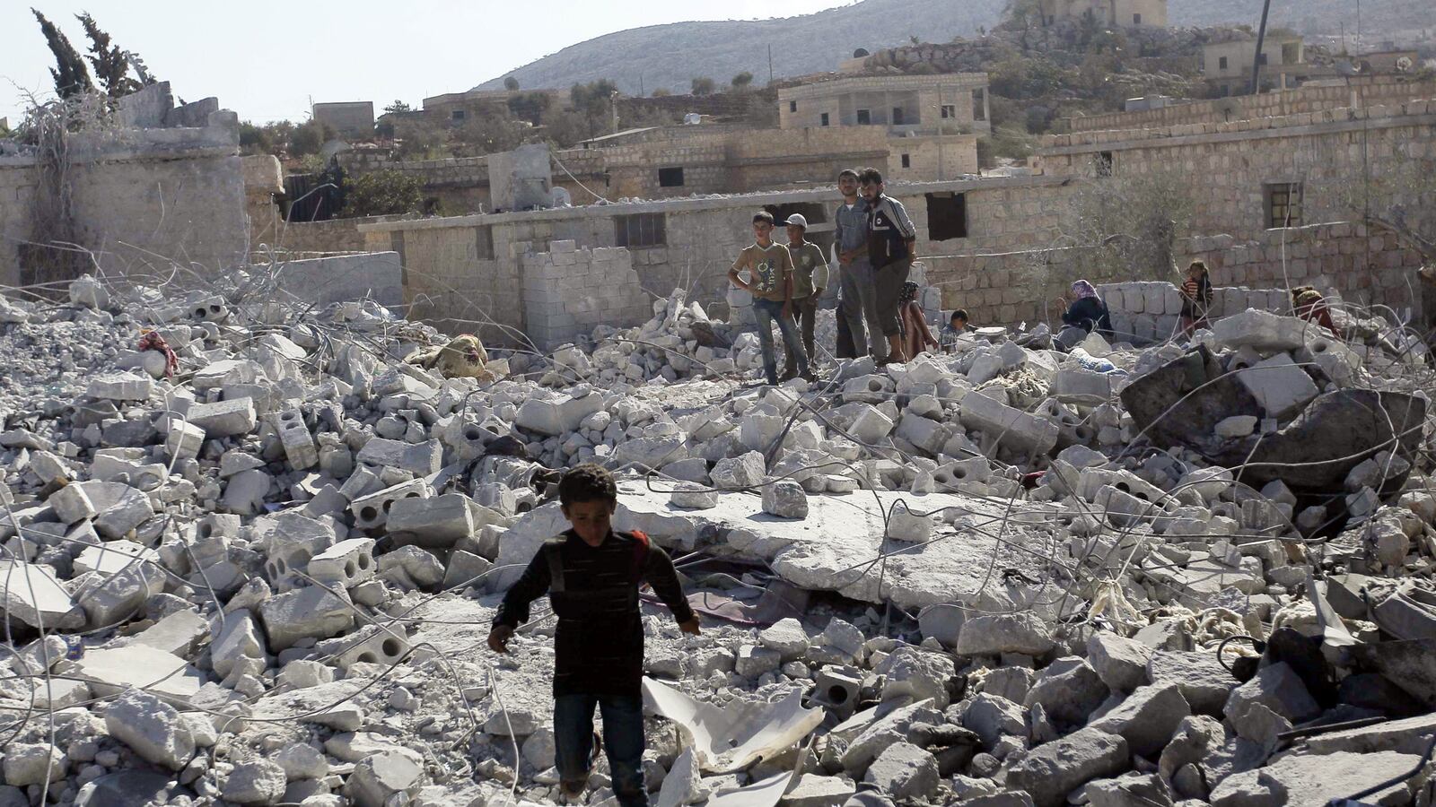 cheats/2014/09/30/u-s-loosens-rules-on-new-airstrikes/140930-syria-cheat_lona5b