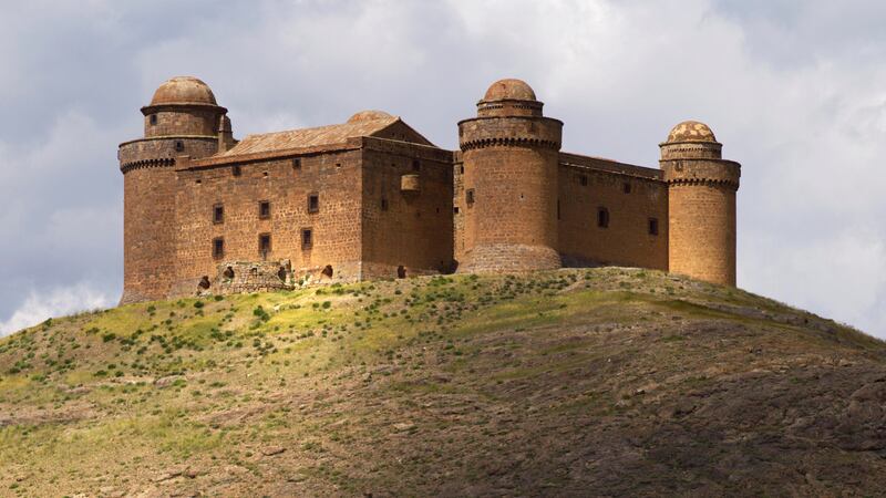 180621-Kemper-Spain-fairy-tale-castle-08_cpbuqc