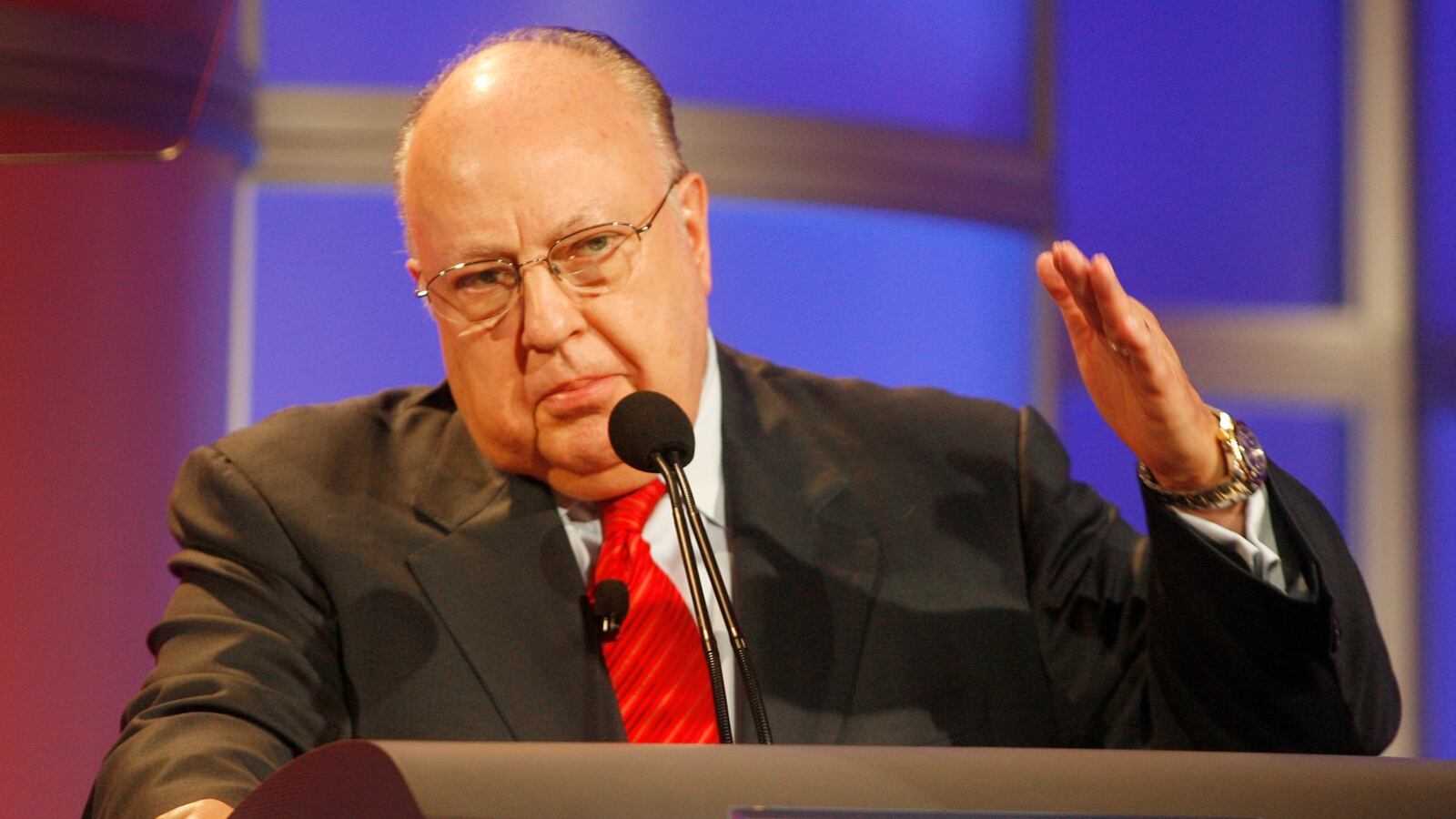 cheats/2016/08/11/fox-expects-settlements-from-ailes-probe/160811-ailes-fox-settlement-cheat_xhgxjr